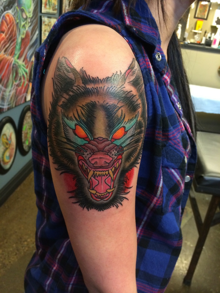 tatuajes de lobos-colores-diseno-moderno