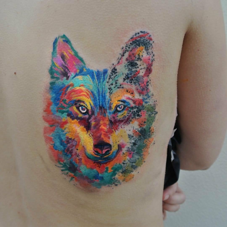 tatuajes-espalda-colorido-diseno-moderno