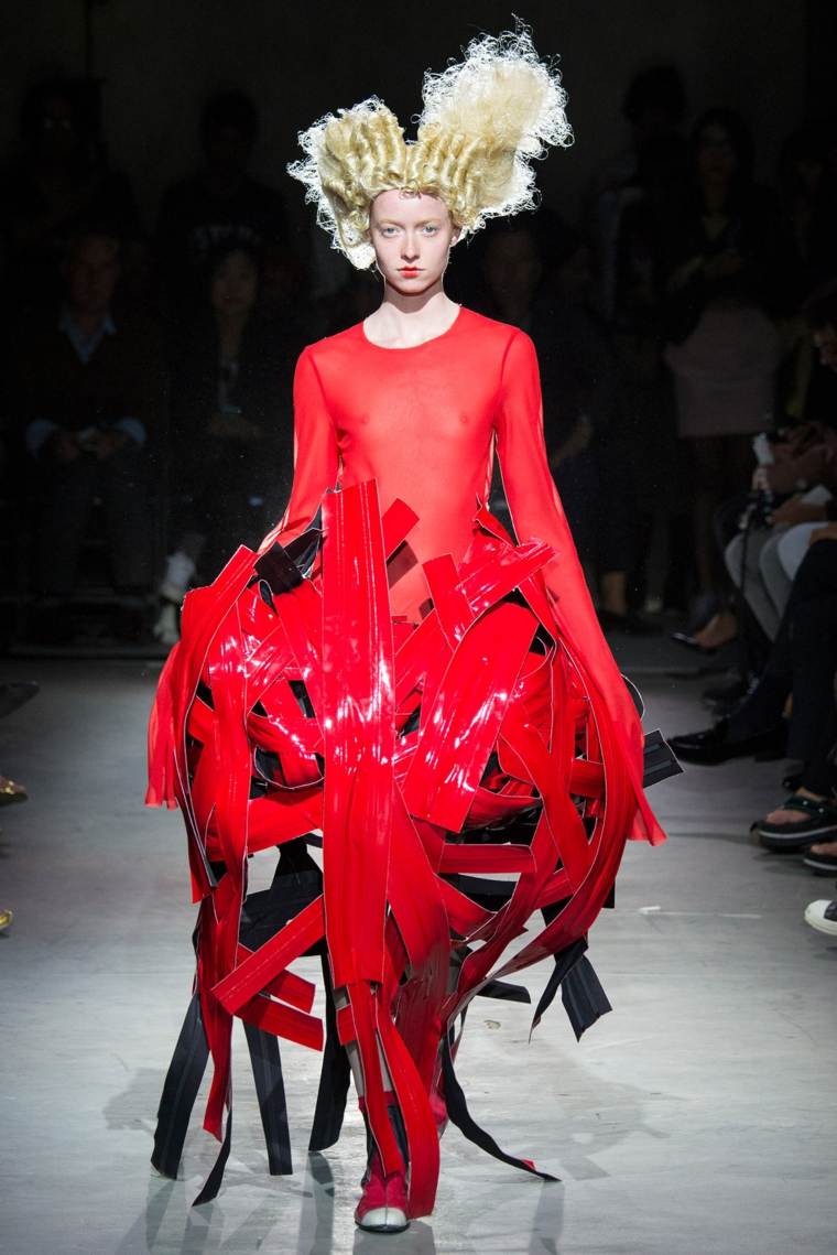 la moda vestido rojo formas contemporaneas