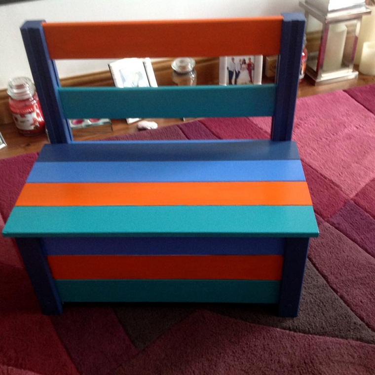 banco-habitacion-infantil-juguetes-colores