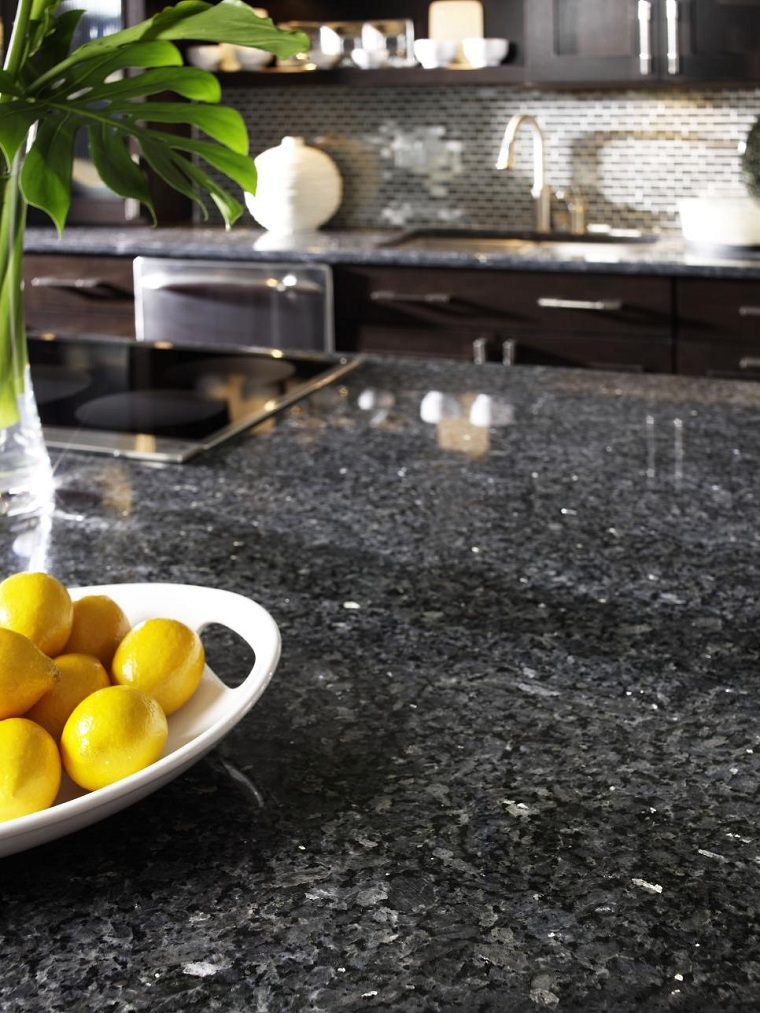 Cocina de granito negro - 69 fotos inspiradoras de espacios elegantes