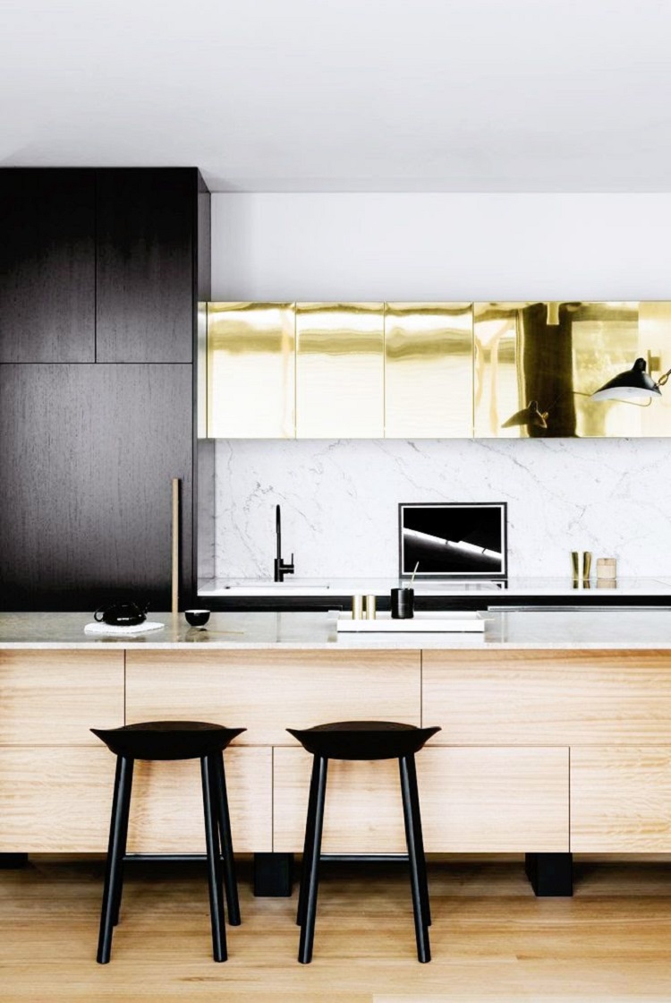 contrastantes taburetes cocina moderna