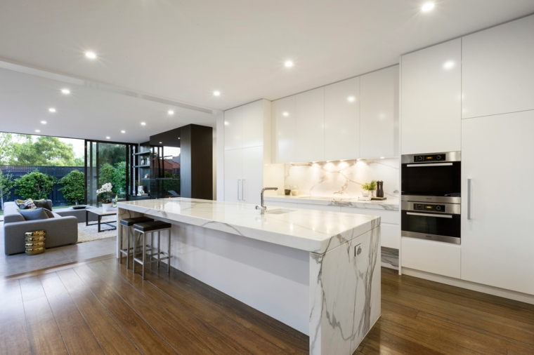 encimeras-cocina-amplia-moderna-blanco
