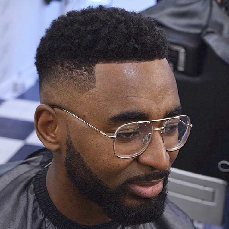 peinado para hombre con barba