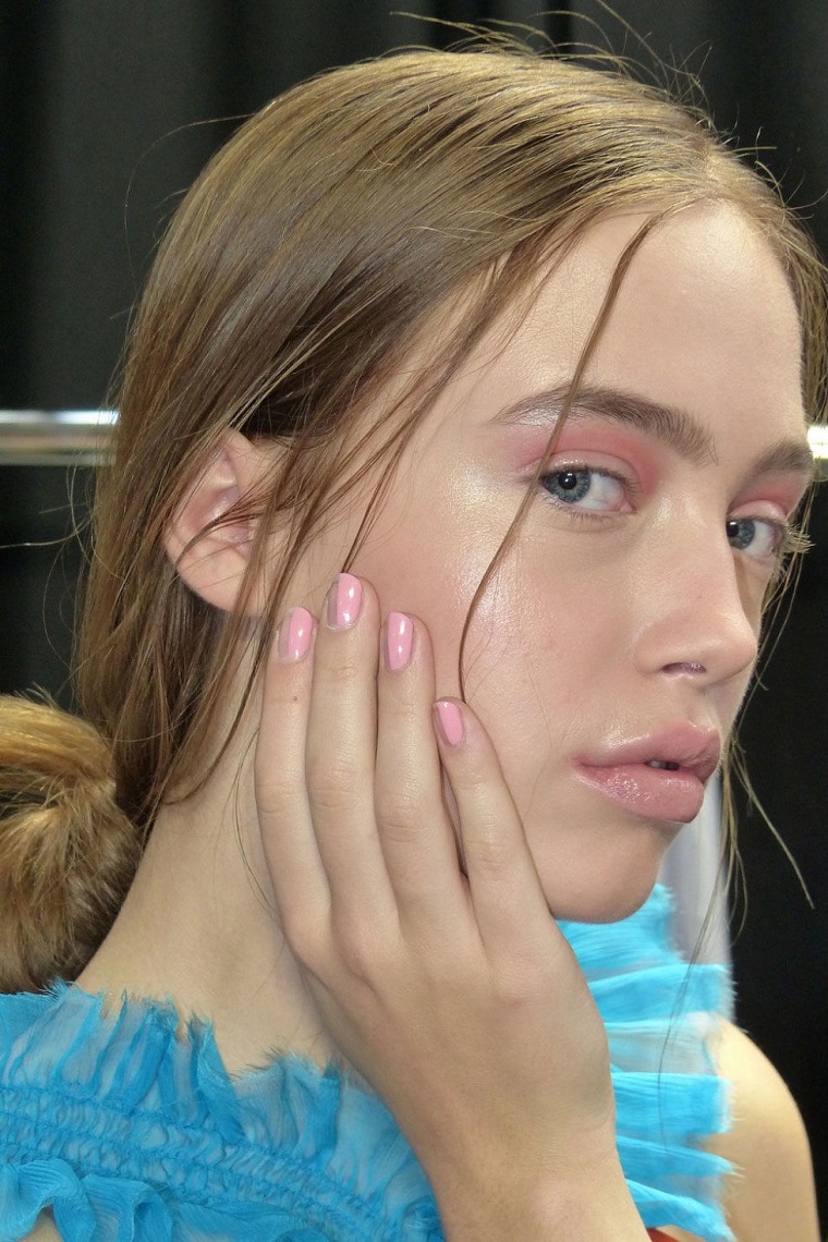 unas-color-rosa-estilo-elegante-moderno