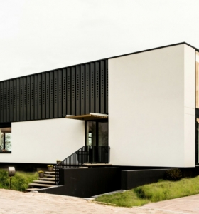 Villa diseño moderno combinando metal y cristal en el estilo
