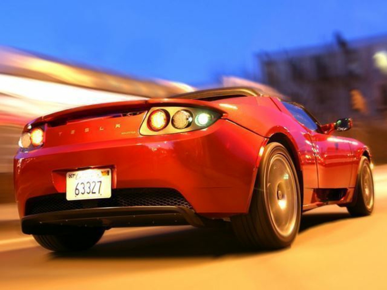 trasero del Tesla Roadster