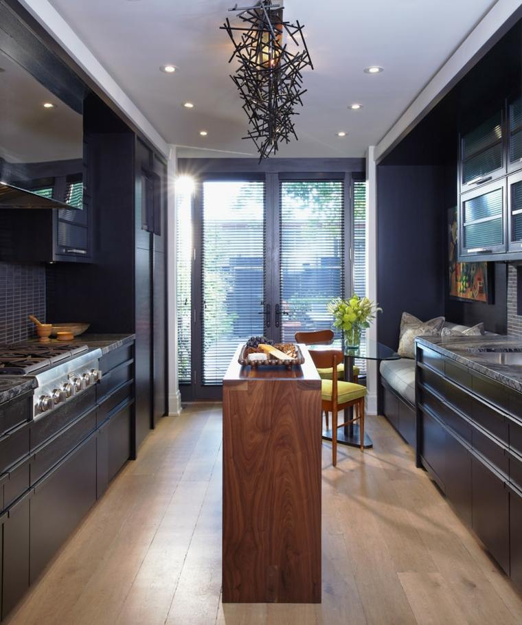 cocinas alargadas color-negro-muebles-barra-madera