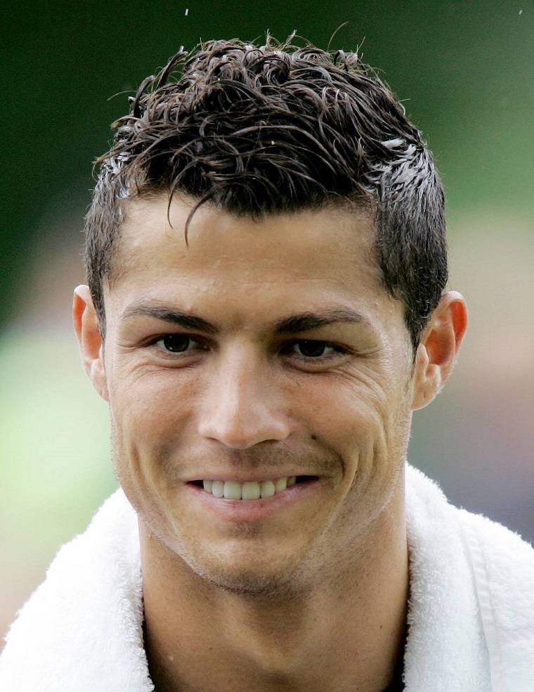 corte-de-pelo-Cristiano-Ronaldo-pelo-rizado-estilo
