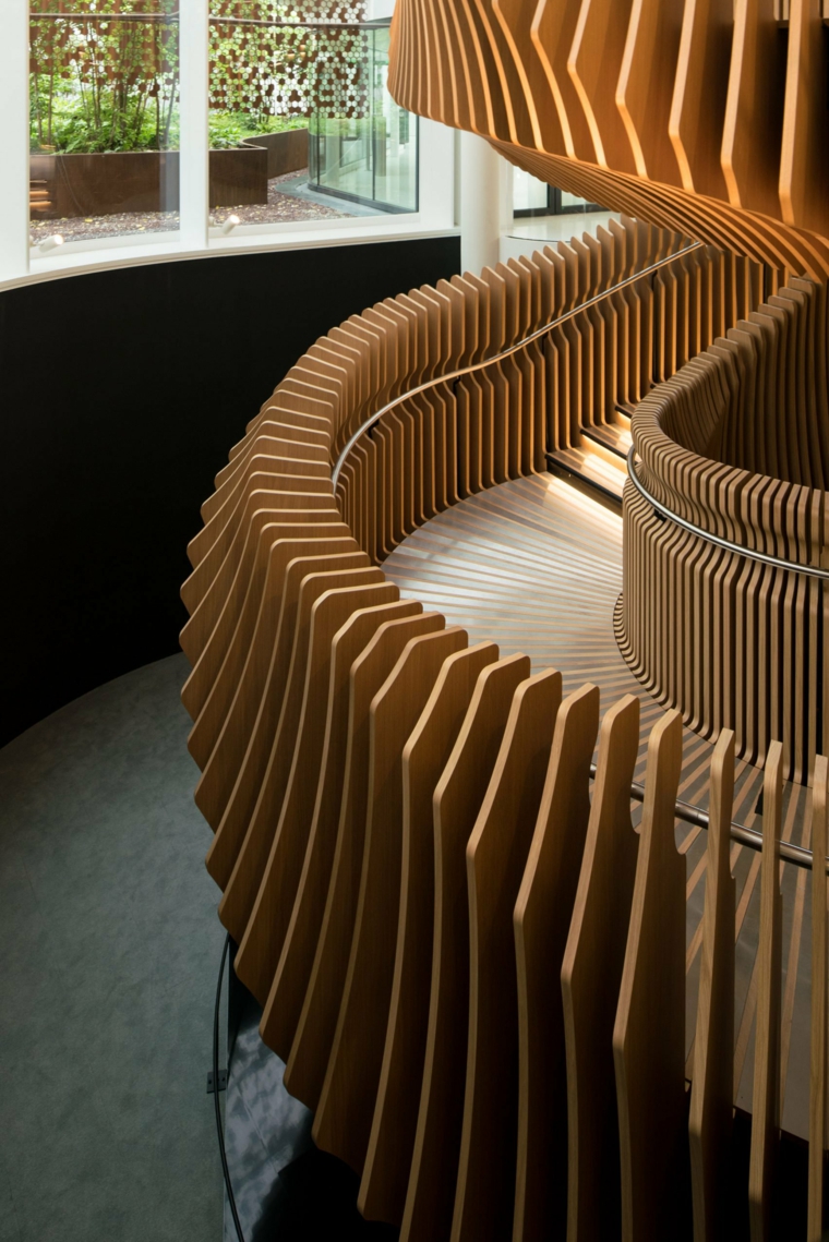 escaleras de madera pasamanos