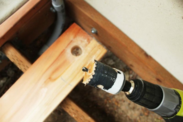 Instalar una plataforma de madera para el piso en sencillos pasos