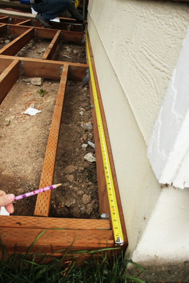 Instalar una plataforma de madera para el piso en sencillos pasos