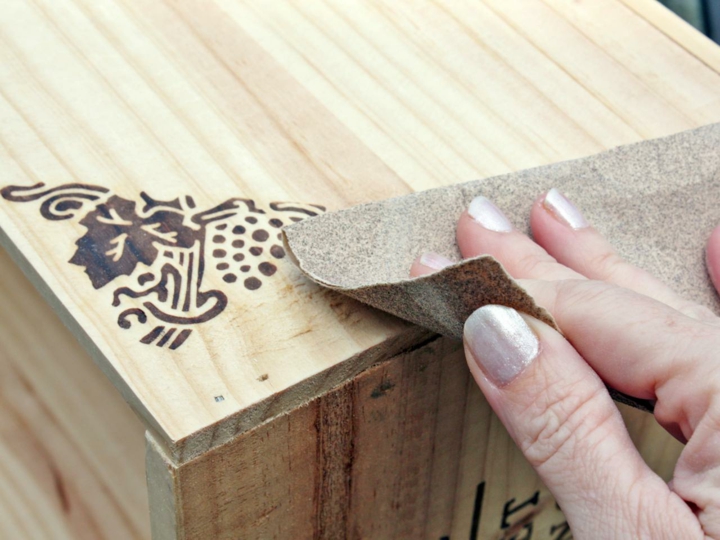 lijado superficie caja madera