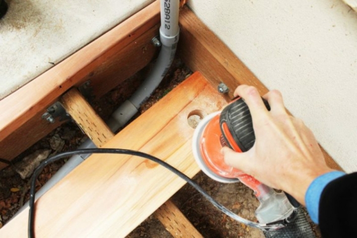 Instalar una plataforma de madera para el piso en sencillos pasos