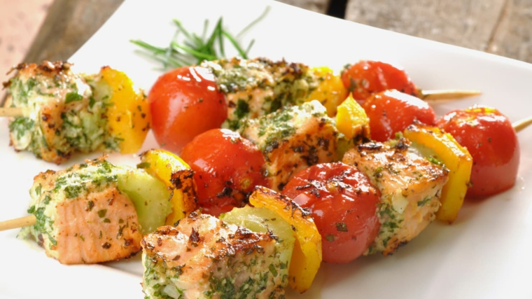 pinchos de salmón