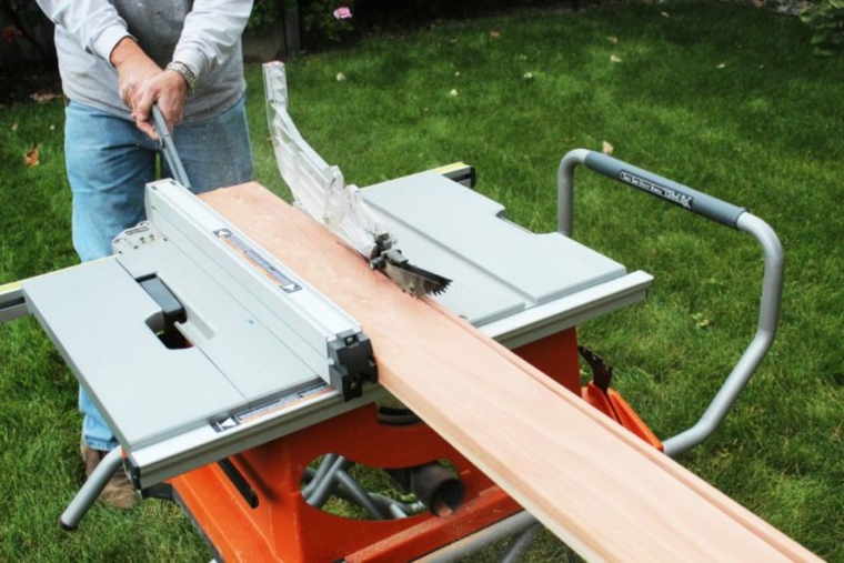 Instalar una plataforma de madera para el piso en sencillos pasos