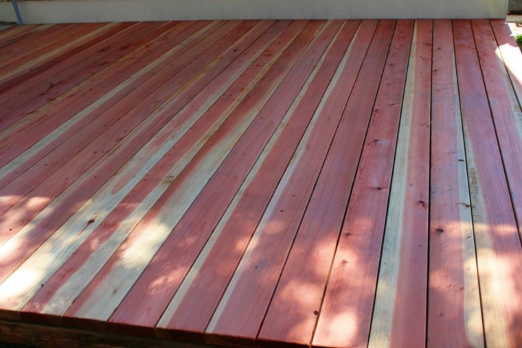 Instalar una plataforma de madera para el piso en sencillos pasos