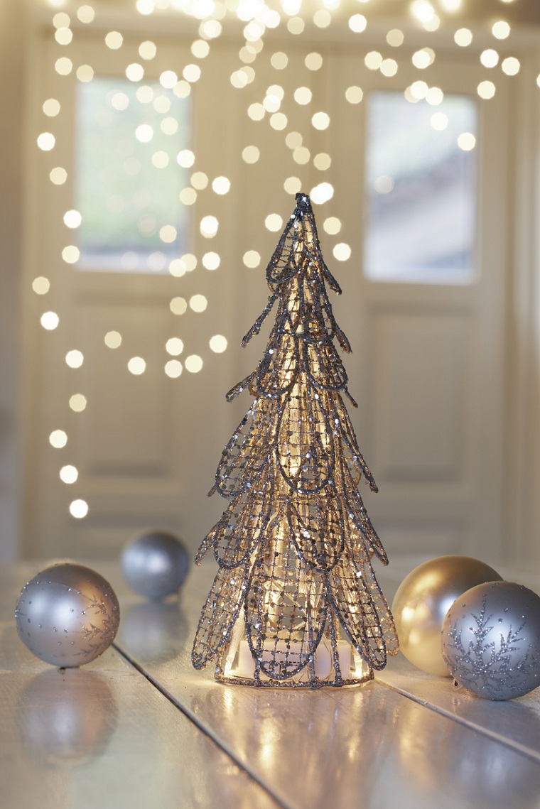 Centros de mesa de navidad con luces navideñas para una mesa brillante