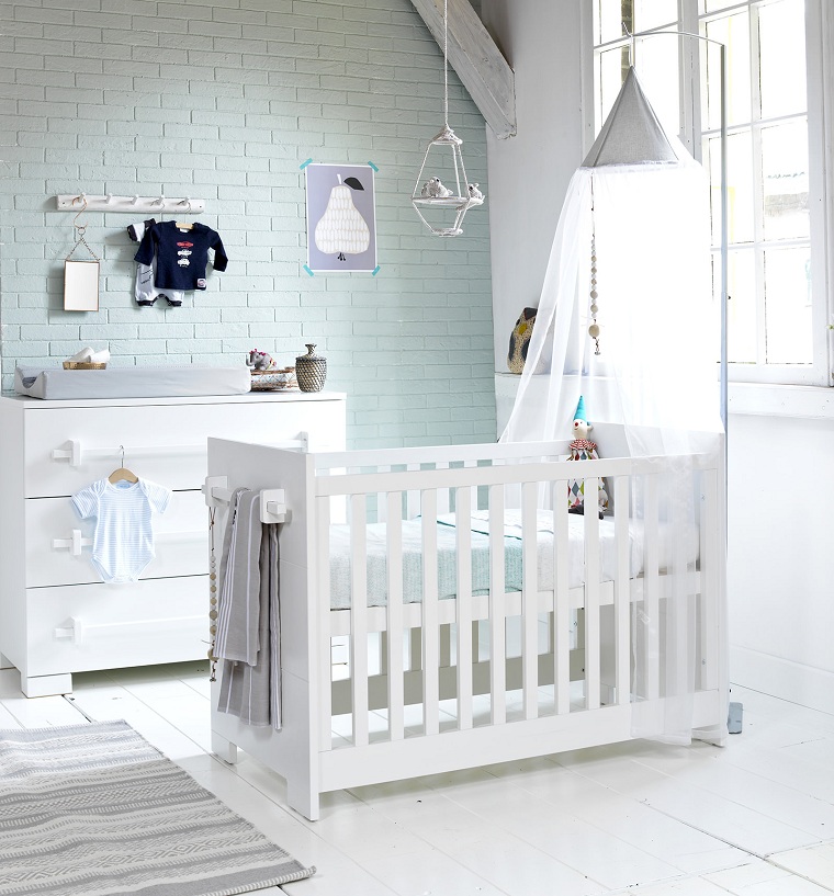 habitacion-bebe-pared-ladrillo-cuna-blanca