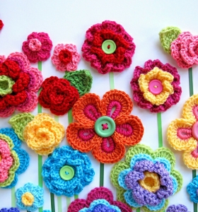 Flores de ganchillo - aprende a diseñarlas y úsalas para decorar