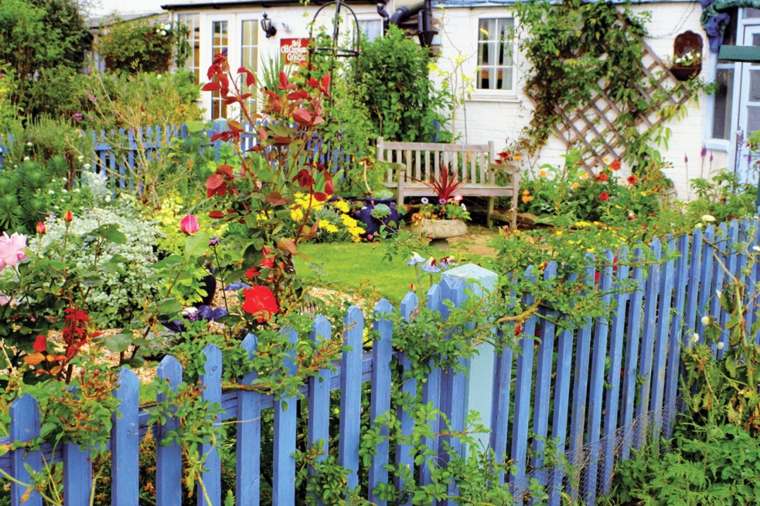 diseño de jardines rústicos  valla-azul