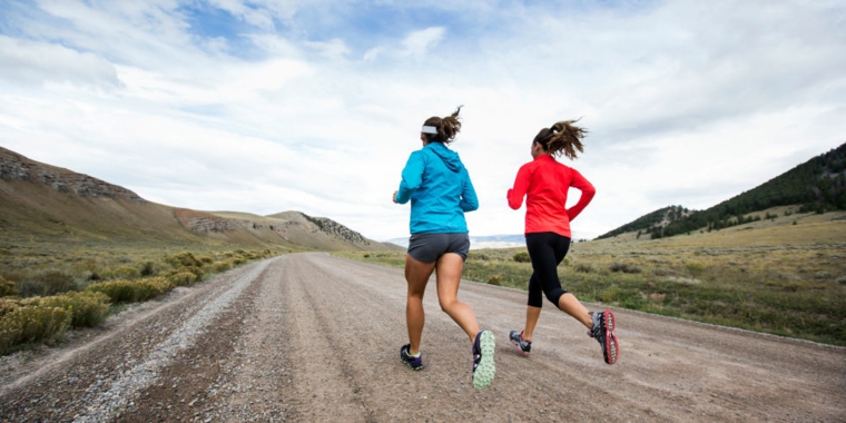 dos-mujeres-corriendo
