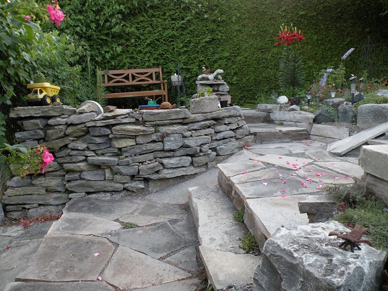 esacleras-muro-piedra-solido
