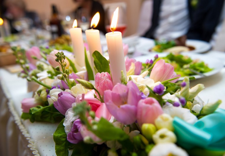 mesa-boda-flores-velas-opciones-diseno