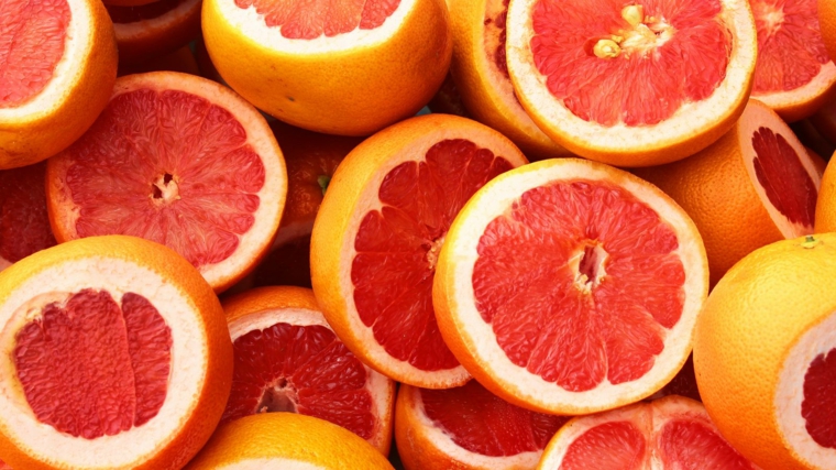 pomelos-cortados-en-medias