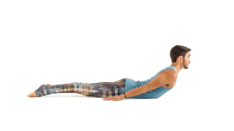 postura-yoga-salabhasana-hombre-resized