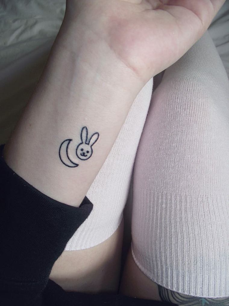 Tatuaje de conejo y luna