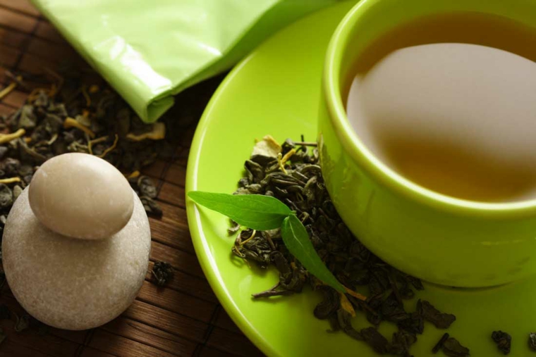Puede intentar mezclar el té verde con otros ingredientes saludables como el jengibre.