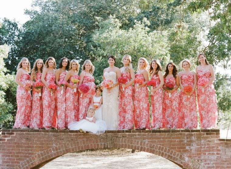 vestidos-dama-honor-modernos-boda-estampa-flores-rosa