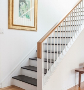 Escaleras modernas de interior - cómo elegir las barandillas correctas