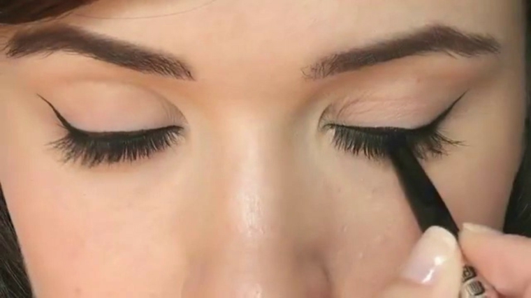 como aplicar eyeliner-alargado-casa