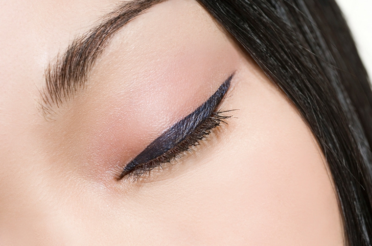 como aplicar eyeliner-parpado-superior