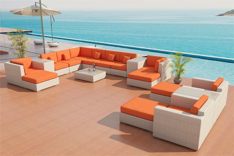 Decorar con cojines y colchones de colores los exteriores