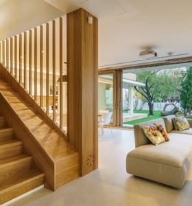 Escaleras de madera ideas de un diseño con tobogán