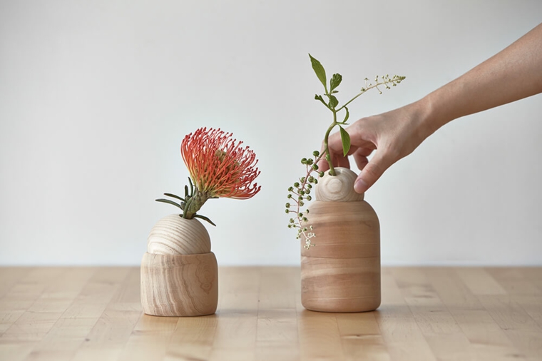 jarrones con flores pinocho