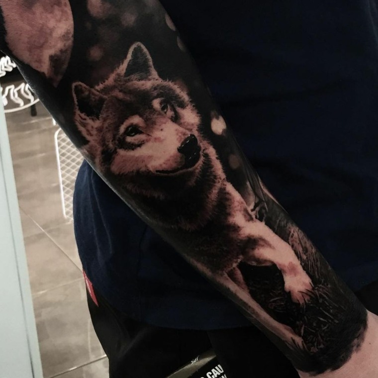 tatuaje lobo antebrazo-manga