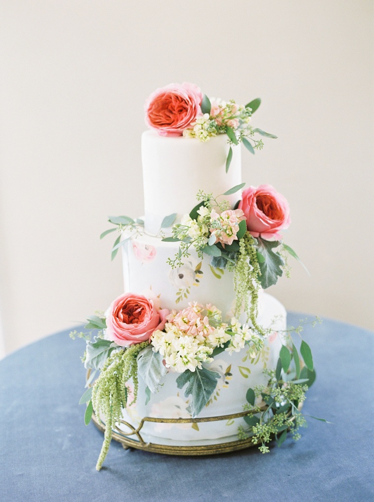 bello-paste-blanco-decorado-flores