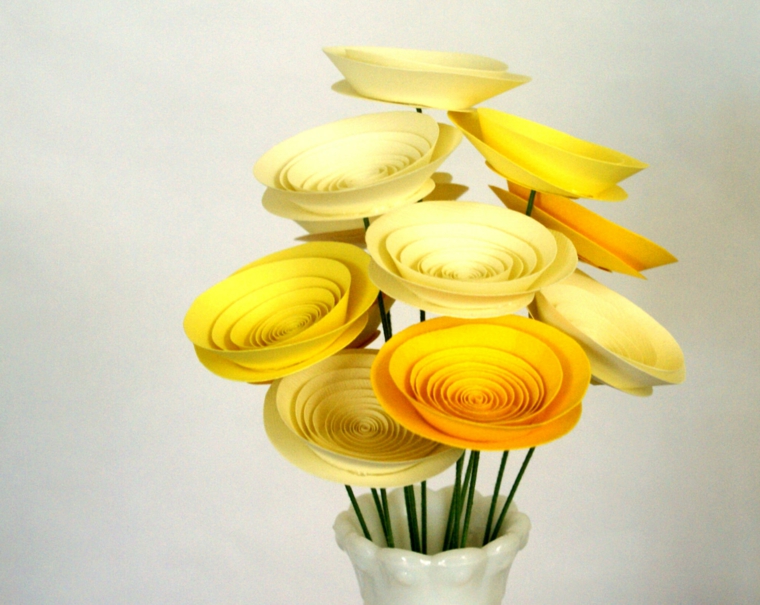 decoracion con flores-artificiales-papel-mesa
