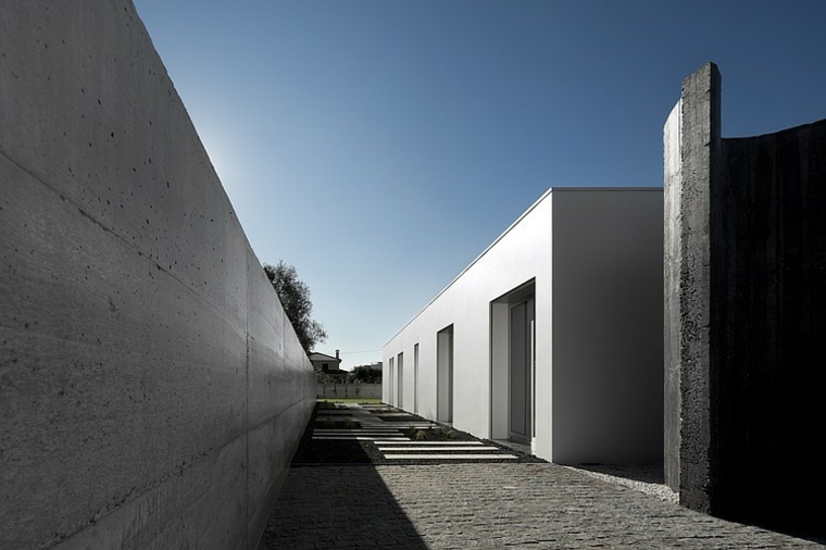 disenos-de-casas-de-un-piso-2-a2-arquitectos-entrada