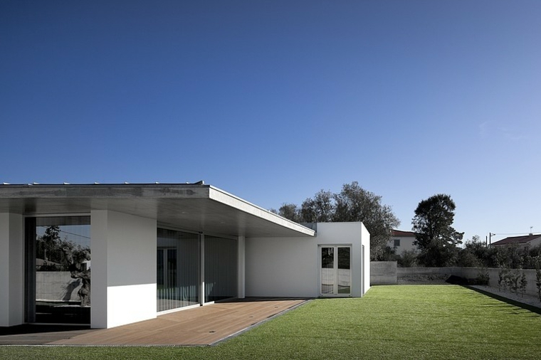 disenos-de-casas-de-un-piso-2-a2-arquitectos-exterior-jardin