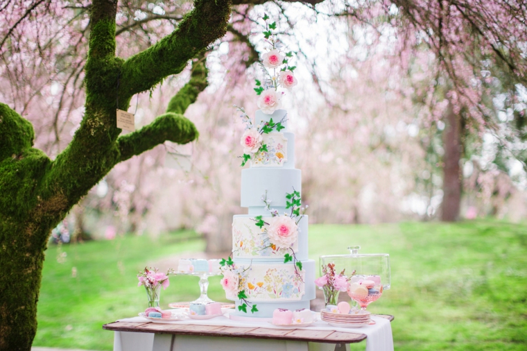 pasteles-de-boda-opciones-altos-decorados-flores
