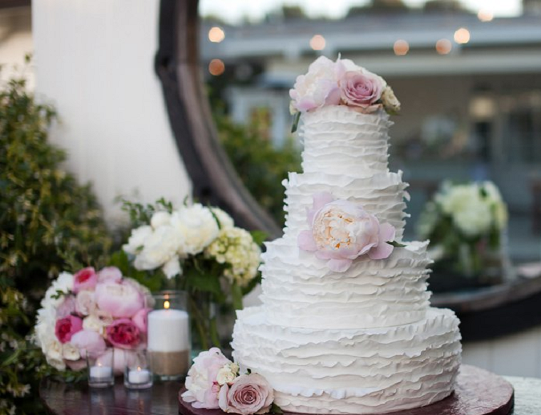 tarta-blanca-decorada-flores-ideas
