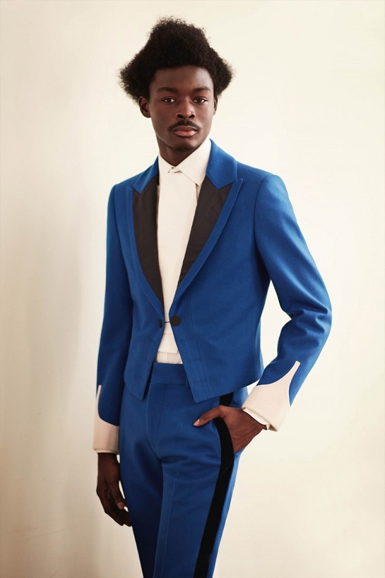 alexander-mcqueen-traje-azul-rayas-negras