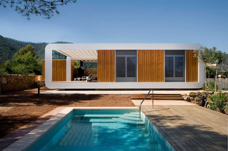 Casa prefabricada contemporánea en Castellón de la Plana, España, un proyecto de NOEM