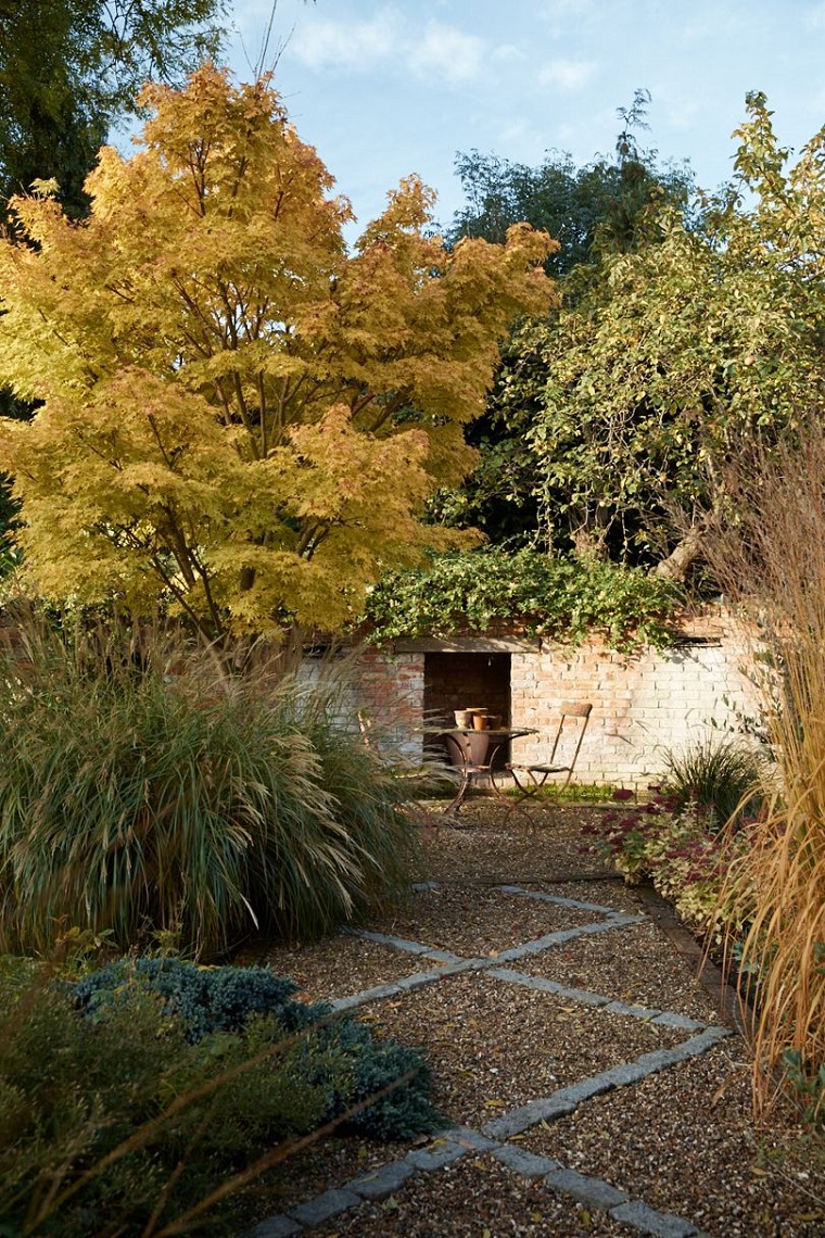 jardin-ideas-muebles-suelo-piedras