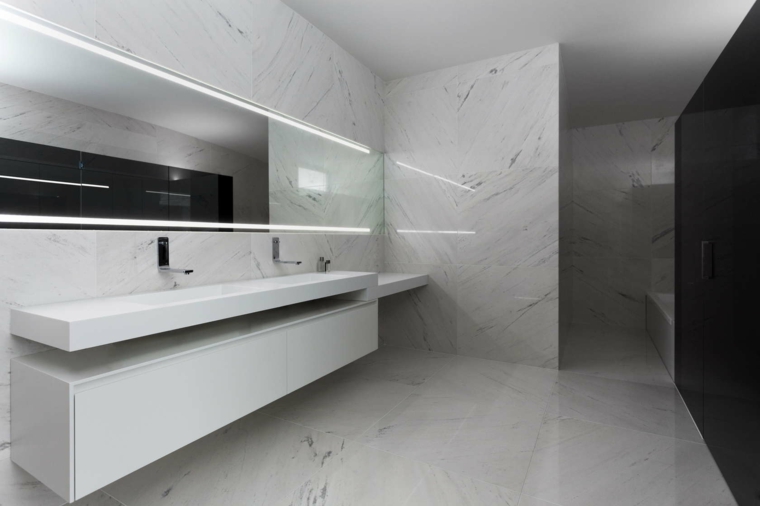 Modelos de baños decorados con mármol blanco